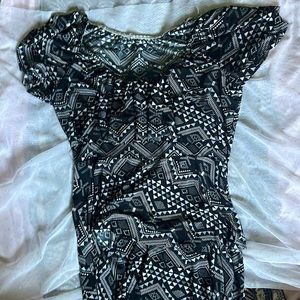 Womens/Juniors Size M Boho/Aztec Patterned Stretchy 3 tiered blouse, silky, Blk